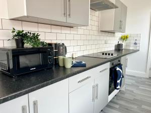 Cozy 2 BR apartment perfect for family friends