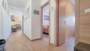Strandnahes Apartment mit Meerblick, mediterranem Garten, Liegen, Waschmaschine