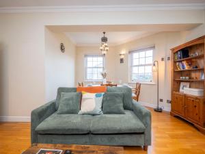 Gated Riverside London SE16 apartment with parking Pass the Keys