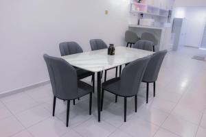 DMarina Resident By AHM Home