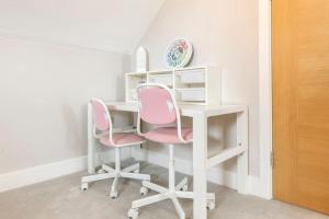 Contemporary 3 Bedroom Fully Detached Town House