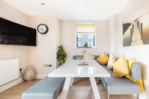 Contemporary 3 Bedroom Fully Detached Town House