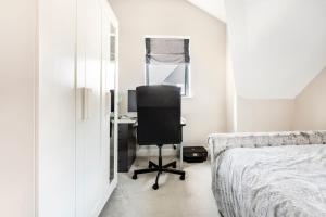 Contemporary 3 Bedroom Fully Detached Town House