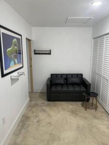 Fort Lauderdale airport and Dania Pointe shopping 5 min away