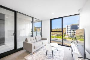 Modern Homy 1B1B APT Pool Gym Cinema Westfield Cafe