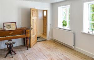 Beautiful Home In Samsø With Wifi