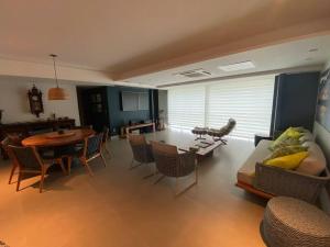 Apto completo, de frente para o mar, 21º andar