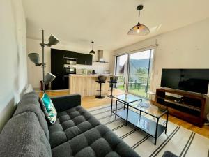 Joli appartement avec balcon au pieds des commences et des plages