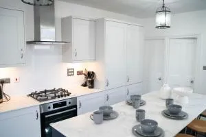 Spacious 4 Bedroom Property In Rochester - Strood