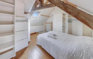 Beautiful Home In Mont-Dol With Wifi