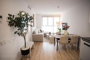 Malaga Skyline Suite with Pool - Floor 26 - Free Parking