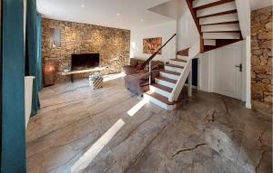 Maisons de vacances 3 Bedroom Nice Home In Ploubezre : photos des chambres