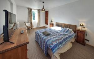 Maisons de vacances 3 Bedroom Nice Home In Ploubezre : photos des chambres