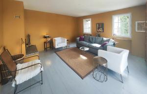 Maisons de vacances Lovely Home In Cabrerolles With Wifi : photos des chambres