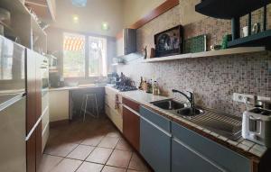 Maisons de vacances Lovely Home In Cabrerolles With Wifi : photos des chambres