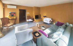 Maisons de vacances Lovely Home In Cabrerolles With Wifi : photos des chambres