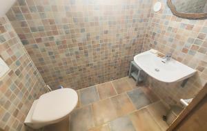 Maisons de vacances Lovely Home In Cabrerolles With Wifi : Maison de Vacances 4 Chambres