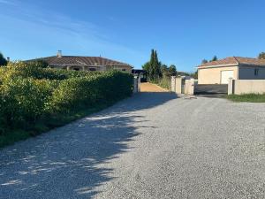 Appartements Ravissant T2, Cl 3 etoiles, 3 pers et 1 enf , 3 lits, parking et patio : photos des chambres