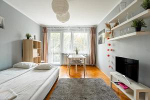 Apartament Wiosenny 52m2 Kłodzko - Osobne Sypialnie, Wśród Drzew, Balkon, Spokój