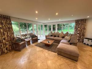 Luxurious 4 Bedroom New England Style Villa - Trewhiddle V17