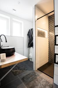 Appartements Enchantress-Apartment Designed By CM : photos des chambres