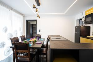Appartements Enchantress-Apartment Designed By CM : photos des chambres
