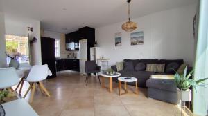 AL06- Modern 3 bed Duplex, close to beach in El Alamillo