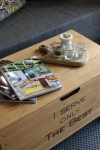 Elegant apartment with private garden, AC and garage, near airport