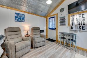 Iowa Tiny Cabin Near Pine Lake State Park