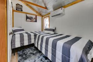 Iowa Tiny Cabin Near Pine Lake State Park