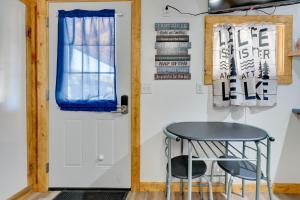 Iowa Tiny Cabin Near Pine Lake State Park