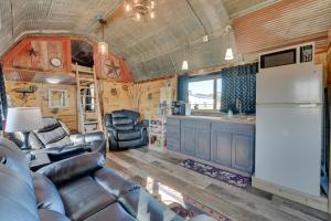 Steamboat Rock Cabin Near Trails and River!