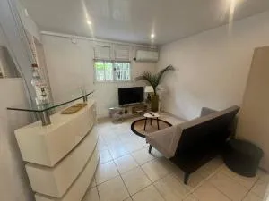 Joli Studio à la Villa l'Ensoleillée avec son grand Jardin - Cluny