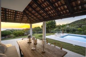 Villa SerenitĂ - with private pool and ocean view