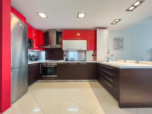 Homevision - Red - Prime Location