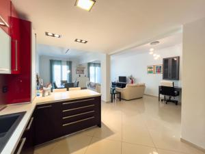 Homevision - Red - Prime Location