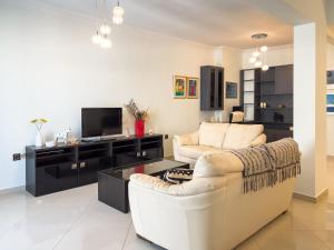 Homevision - Red - Prime Location