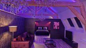 La suite Baroque jacuzzi au cœur du château de Boissettes - Pringy