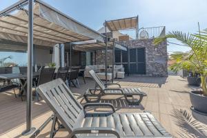 Flowers island house 5