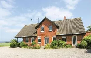 Five-Bedroom Holiday Home In Humble - Humble