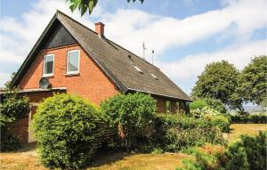 Five-Bedroom Holiday Home In Humble