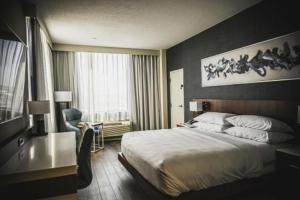 Delta Hotels by Marriott Cincinnati Sharonville