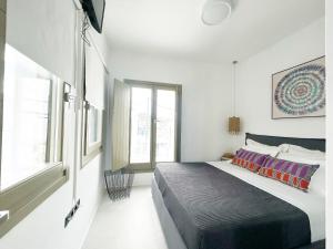 Joelia Suites in Naousa Paros with private jacuzzi!