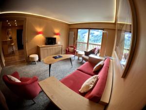 Apt 8p, ski-in, ski-out, parking