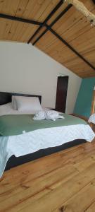 La Tata cabaña y zona de camping