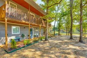 Lake View and Decks Waterfront Cedar Creek Retreat! - Trinidad