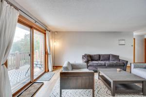 Lincoln Apartment with Balcony 2 Mi to Loon Mtn!