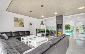 Nice Home In Ulfborg With Sauna