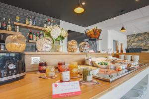 Hotels Brit Hotel Reims La Neuvillette : photos des chambres