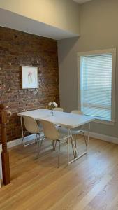 Renovated, 10 Min from the city